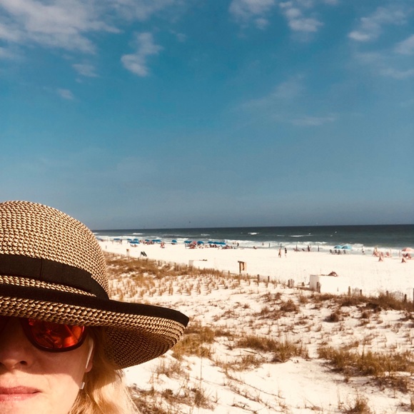 Meet your Posher, Kelly - Picture 2 of 4